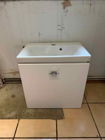 Photo of free Bathroom sink unit (Fareham PO16) #1