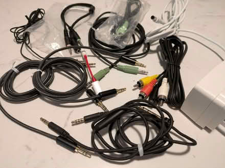 Photo of free Various audio cables (Stanstead St Margarets SG12) #1