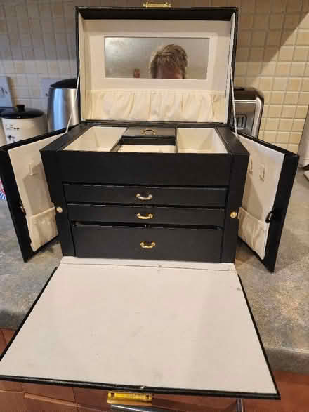 Photo of free Jewellery box (Portchester PO16) #2