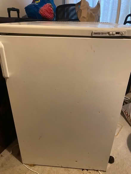 Photo of free Fridge Freezer (Luton LU1) #1