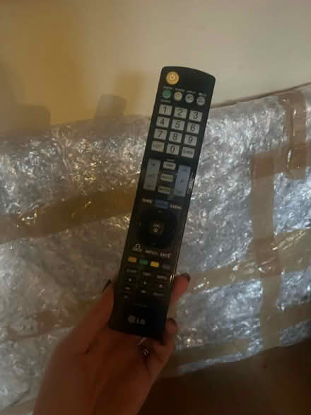 Photo of free 26 by 40 inch old samsung tv (Le169rx) #1