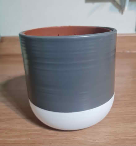 Photo of free Small plant pot (Marsh LA1) #2