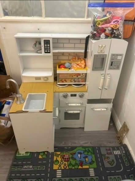 Photo of free tcs set, kettle , toaster, play kitchen (Newbury Park IG2) #1