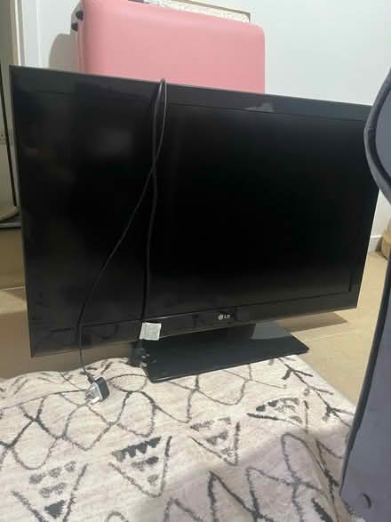 Photo of free Tv (Wincobank S5) #1