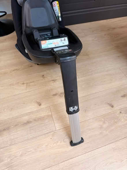 Photo of free Child Car Seat Maxi Cosy 2WayFix (Billericay CM11) #4