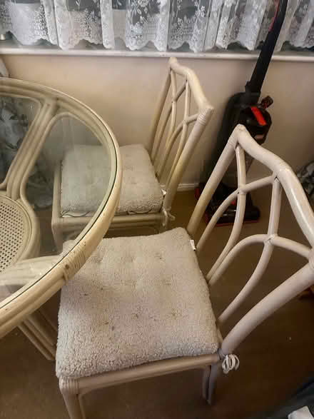 Photo of free Round table and 6 chairs (London Colney AL2) #4