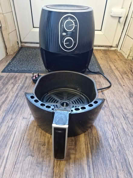 Photo of free Air fryer (Worcester WR4) #2