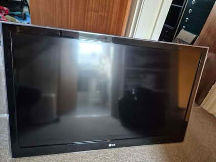 Photo of free lg 42" hdtv - 3d (Nether Edge S7) #1