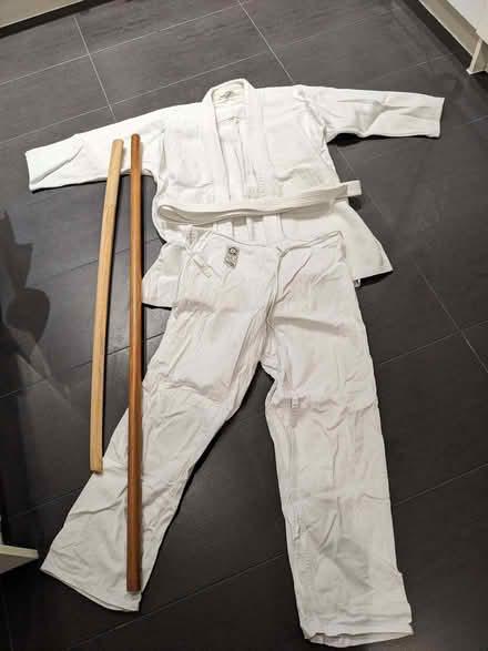 Photo of free martial arts gi, bo and bokken (Hobson's Monument CB2) #1