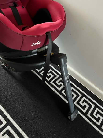 Photo of free Swivel car seat (Linslade Leighton Buzzard LU7) #4