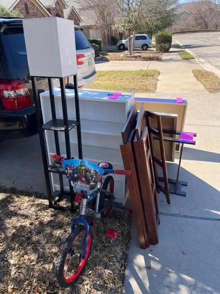 Photo of free furniture - curbside (4308 Chestnut Meadows, TX78626) #1