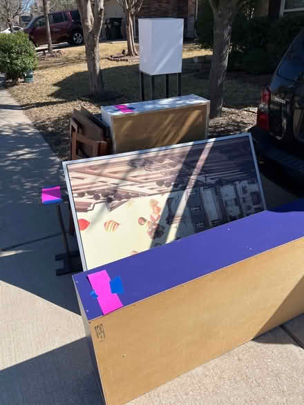 Photo of free furniture - curbside (4308 Chestnut Meadows, TX78626) #2