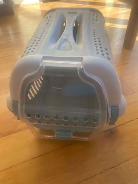 Photo of free cat carrier cat box (Hildenborough TN11) #3