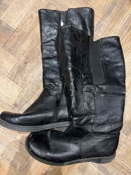 Photo of free Women’s Boots - Size 6 (Wainscott) #1