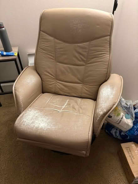 Photo of free Recliner chair (Near Bellevue Downtown Park) #1