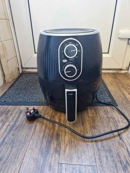 Photo of free Air fryer (Worcester WR4) #1