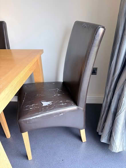 Photo of free Oak extendable dining table and 4 leather chairs (Chellaston DE73) #3