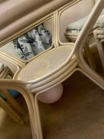 Photo of free Round table and 6 chairs (London Colney AL2) #2