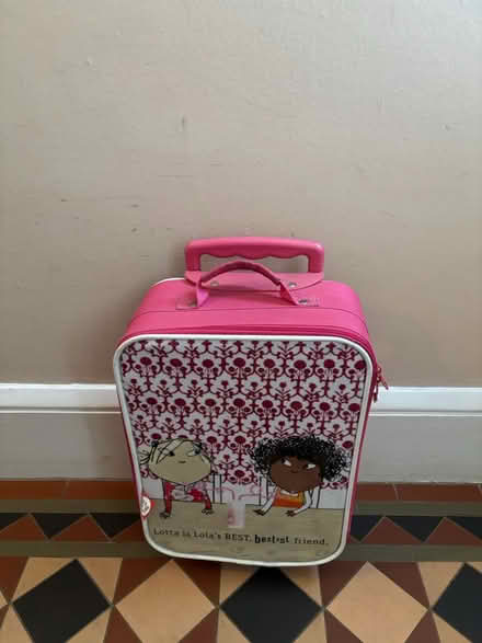 Photo of free Charlie and Lola kids suitcase (GL53) #2
