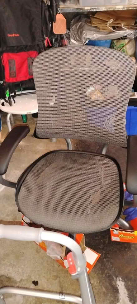 Photo of free swivel chair adjustable height (10532) #2
