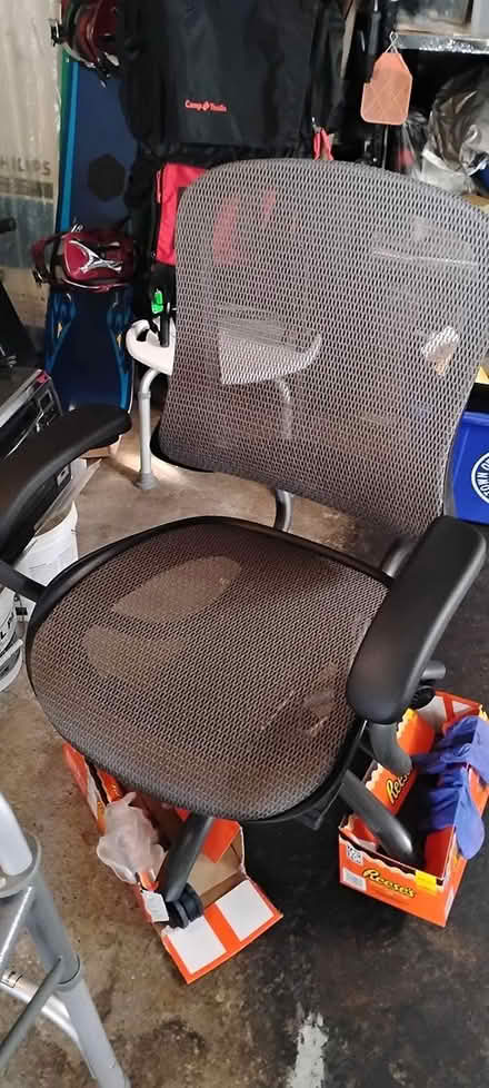 Photo of free swivel chair adjustable height (10532) #3