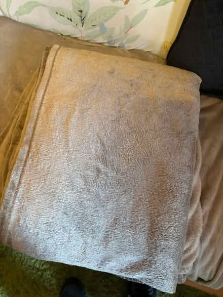 Photo of free Fleece throw (W10 nottinghill) #1