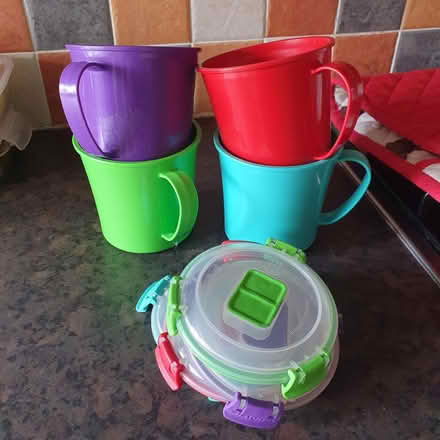 Photo of free 4 plastic Mugs with lids (DE21) #1