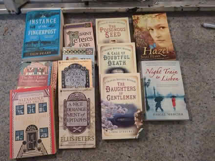 Photo of free 12 books mystery type - lot 4 (Liphook GU30) #1