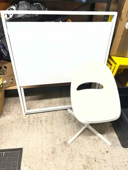 Photo of free Desk and chair (CT17) #1