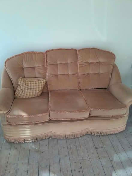 Photo of free High quality 3 piece suite sofa 2 chairs (Kendal LA9) #4