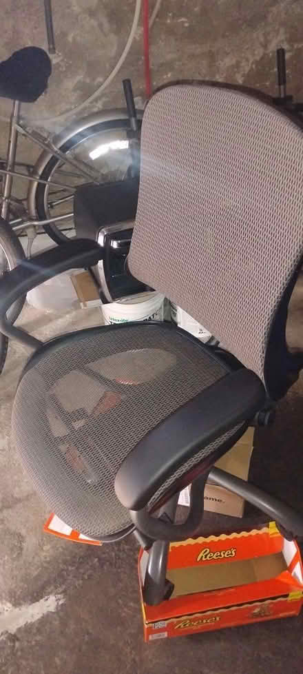 Photo of free swivel chair adjustable height (10532) #4