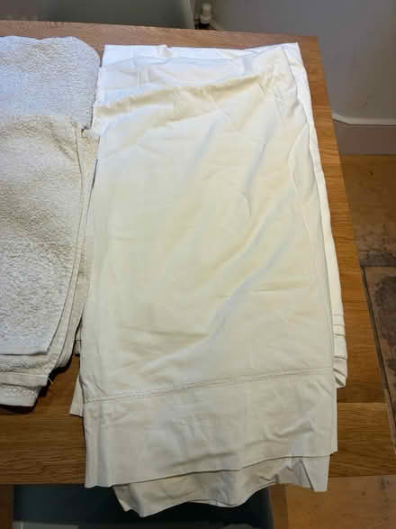 Photo of free Double sheets & bath towels (Homerton E5) #1