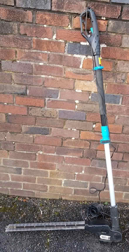 Photo of free MacAllister Extendable Hedge Shears (Leek ST13) #1