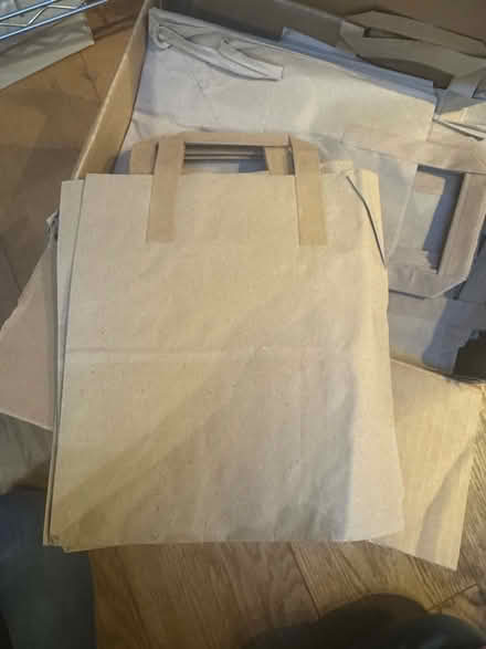 Photo of free Box of paper Kraft bags (Hamm Court TW17) #2