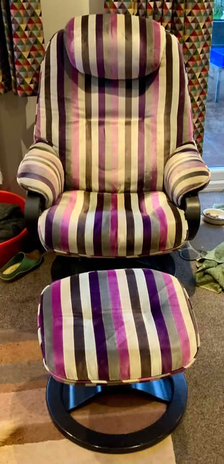 Photo of free 2 x reclining chairs with foot stools (Waterlooville PO7) #1