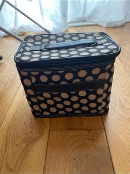 Photo of free Weekend Bag & Vanity Case (Cheshunt En8) #3