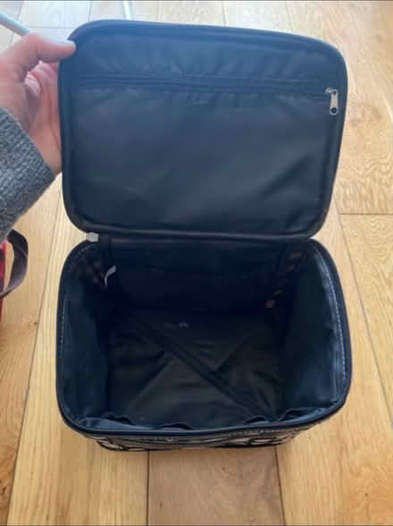 Photo of free Weekend Bag & Vanity Case (Cheshunt En8) #4