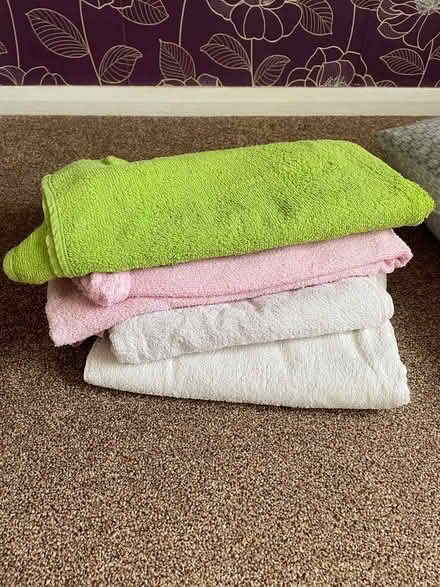 Photo of free Single duvet. Few towels (Illingworth. HX2) #2