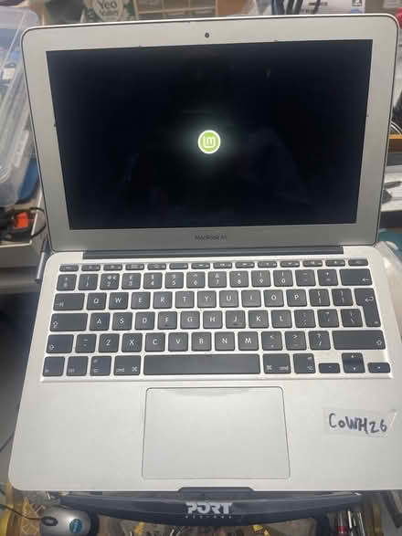 Photo of free Linux Mint MacBook Air (ealing W5) #1