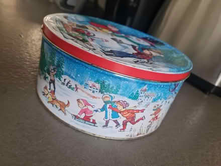 Photo of free Old cake/biscuit tin (Putney SW15) #2
