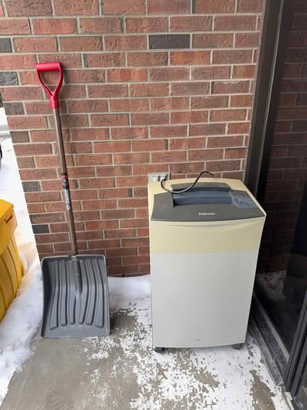 Photo of free large paper shredder (Near Slack and Merivale) #3