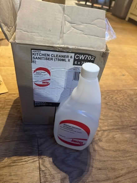 Photo of free Box of 6 professional use kitchen cleaner & sanitiser sprays (Hamm Court TW17) #3