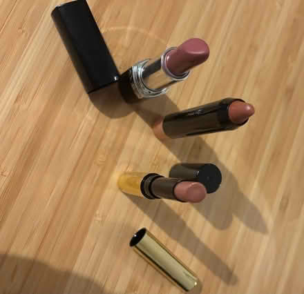 Photo of free Lipsticks (Ware SG12) #2