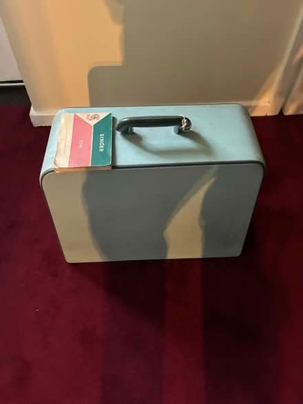 Photo of free 1960s singer sewing machine (Basingstoke) #1