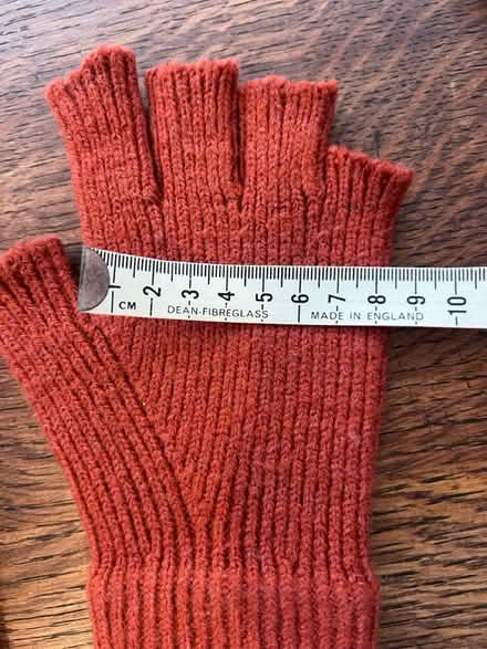 Photo of free X2 pairs of fingerless gloves (W12) #2