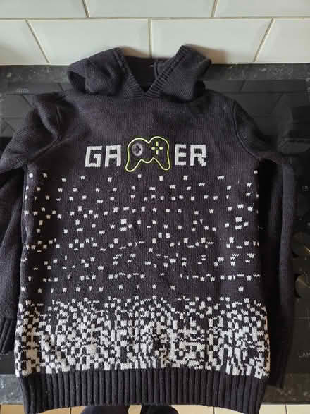 Photo of free Boys jumper and shorts age 9-10 (Salfords Surrey RH1) #2