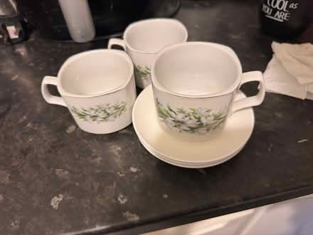Photo of free White Floral China Cup set (Hemel Hempstead HP2) #1