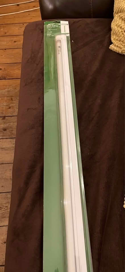 Photo of free Long fluorescent light (Lauriston EH3) #2