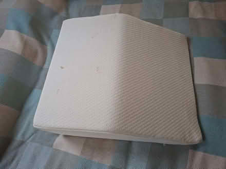 Photo of free Large wedge shaped memory foam pillow (Crewe CW1) #2