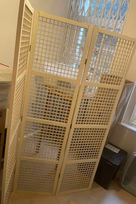 Photo of free white wooden room divider (St. John's Wood NW8) #2
